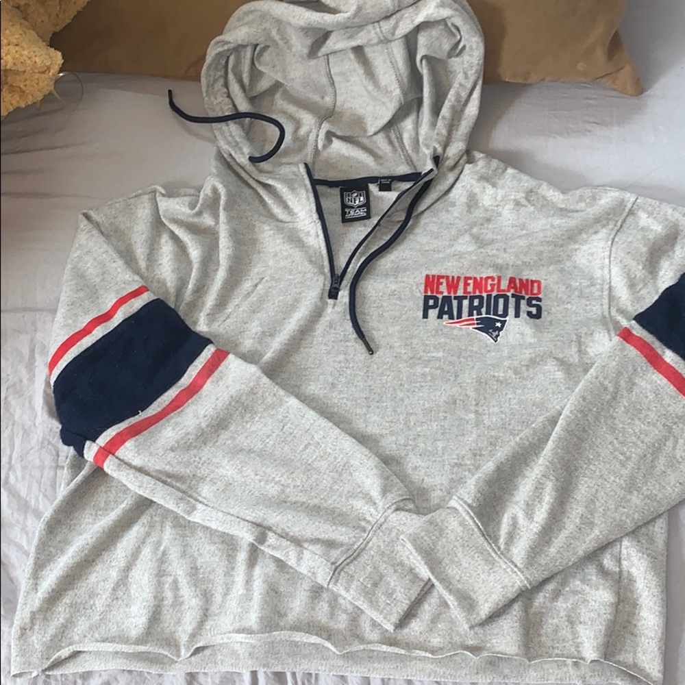 cropped patriots hoodie